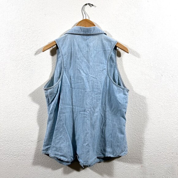 Hive & Honey Sleeveless light blue denim button down size L - Picture 2 of 5